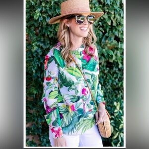 PERSIFOR Freya Placket Front Tropic in Grass Top. Size Small.